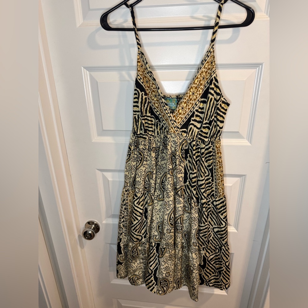 Elegant Black and Cream Patterned Dress